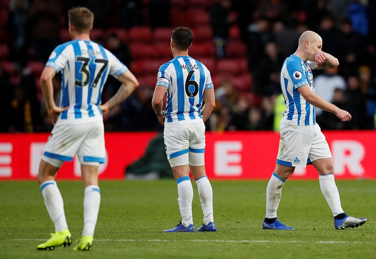 Primary KeywordPremier League Secondary Keyworddự đoán sbobet nhận định West Ham vs Huddersfield cập nhật Premier League 2019 Article Title VNPremier League West Ham vs Huddersfield: Khó khăn cho Huddersfield! Article Title EnglishPremier League West Ham vs Huddersfield: A challenging match for Huddersfield! Premier League West Ham vs Huddersfield: Khó khăn cho Huddersfield! West Ham vs Huddersfield Cùng dự đoán Sbobet đánh giá trận West Ham vs Huddersfield, 23:00 ngày 16/03 (GMT+8) và cập nhật Premier League 2019! West Ham cần thêm 1 điểm nữa để chính thức trụ hạng thành công, trong khi cơ hội đó đối với Huddersfield gần như không còn. Do vậy, trận đấu tới có lẽ sẽ chỉ có một đội chơi hết mình. Những điểm đáng chú ý West Ham đang có thành tích ghi bàn không đế nỗi tồi. Sau 30 vòng đấu, họ cũng có được 37 bàn thắng. Song, cũng có đến 43 lần đội bóng này để thủng lưới. Trong quá khứ, có 3 lần đội bóng này đối đầu với đối thủ Huddersfield. Trong cả 3 trận đấu đó, họ đều có được bàn thắng. Thậm chí, 2/3 trận này họ ghi được từ 2 bàn thắng trở lên. Trong 10 trận đấu gần đây nhất của mình, có 6 trận West Ham ghi được bàn thắng. Trong đó, có 3 trận họ ghi được từ 2 bàn trở lên. Song, cũng có đến 8/10 trận này họ để thủng lưới. Trên sân nhà, đến 8/10 trận họ có bàn với 6 trong số đó là từ 2 bàn thắng trở lên. Song, cũng có 7/10 trận này họ thủng lưới. 1 Theo các nhận định West Ham vs Huddersfield, trong khi đó, Huddersfield Town đang là đội bóng gây thất vọng nhất giải đấu, đặc biệt là ở hàng công. Sau 30 vòng đấu, chỉ vỏn vẹn 15 lần họ có được bàn thắng. Thế nhưng, lại có đến 53 lần họ để thủng lưới. Trong 3 lần đối đầu với đối thủ thành London này, có 2 trận họ có bàn nhưng cả 2 trận họ chỉ đều ghi được 1 bàn. Trong 10 trận đấu gần đây nhất của mình, chỉ vỏn vẹn 2 trận Huddersfield có được bàn thắng, 1 thành tích hết sức tồi tệ. Trong khi đó, có đến 8/10 trận này họ thủng lưới với 5 trong số đó là từ 2 bàn thua trở lên. Trên sân khách, cũng chỉ 3/10 trận gần nhất họ có bàn. Song, cũng có 8/10 trận này họ thủng lưới với 4 trong số đó là từ 2 bàn thua trở lên. West Ham đang đứng thứ 9 trên bảng xếp hạng với 39 điểm sau 30 vòng đấu của Ngoại hạng Anh. Ở 3 lần đối đầu trước đây với đội khách, cả 3 lần họ đều bất bại với 2 trong số đó là những chiến thắng. Cả 2 chiến thắng này, đội chủ sân London đều thắng với cách biệt 2 bàn trở lên. Điều này cho thấy cả năng thắng đậm của họ trong trận này là khá cao. Trong 10 trận đấu gần đây nhất của mình, có 3 trận West Ham giành được chiến thắng. Đáng chú ý khi 2/3 chiến thắng này, họ đều thắng cách biệt 2 bàn trở lên. Ngoài ra, 2/3 trận đó họ cũng giữ sạch lưới. Trên sân nhà, đến 6/10 trận gần nhất West Ham giành chiến thắng. Đến 4 trong số đó họ thắng cách biệt 2 bàn trở lên. 2 Theo các nhận định West Ham vs Huddersfield, trong khi đó, Huddersfield Town đang là đội bóng đội sổ cả giải đấu và có nguy cơ cao nhất phải xuống hạng ở mùa giải sau. Sau 30 vòng đấu, đội bóng này chỉ có được vỏn vẹn 14 điểm. Họ còn cách nhóm an toàn đến 16 điểm, 1 con số quá lớn với thực lực của họ hiện tại khi chỉ còn 8 vòng đấu nữa mọi chuyện sẽ kết thúc. Trong 3 lần đối đầu với West Ham, thành tích tốt nhất của họ chỉ là 1 trận hòa hồi đầu mùa. Trong 10 trận đấu gần đây nhất của mình, đến 8 trận Huddersfield để thua. Đáng chú ý khi đến 4 trong số đó họ thua cách biệt 2 bàn. Ngoài ra, 7/8 trận thua này họ đều không có bàn. Trên sân khách, đến 8/9 trận gần nhất họ thua trận. 3 trong số đó Huddersfield thua với cách biệt 2 bàn trở lên. Đội hình dự kiến giữa 2 đội West Ham vs Huddersfield Town West Ham: Fabianski, Cresswell, Ogbonna, Diop, Fredericks, Rice, Felipe Anderson, Lanzini, Noble, Snodgrass, Chicharito. Huddersfield Town: Lossl, Durm, Schindler, Zanka, Bacuna, Billing, Gorenc-Stankovic, Mooy, Pritchard, Mounie, Kachunga. Lịch sử thi đấu 3 trận gần nhất 2 đội gặp nhau: West Ham thắng 2, hòa 1 West Ham mới để thủng lưới 4 lần trong 6 trận đấu gần nhất chơi trên sân nhà Huddersfield mới giành được 1 chiến thắng trên sân khách kể từ đầu giải Tip cược LỰA CHỌN TỐI ƯU: Chọn Xỉu (Under) kèo 2.5@0.87 *** (23h00 16/03 GMT+8) Theo các nhận định West Ham vs Huddersfield, Huddersfield Town có thành tích đối đầu tích cực trước West Ham, nhưng thực tế West Ham United đã thành công hơn nhiều trong lịch sử đối đầu gần đây nhất khi thắng 2 và hòa 1 trong 3 lần đối đầu với Terrier. Và việc phải hành quân đến sân nhà của West Ham ngày hôm nay được xem là một khó khăn với Huddersfield Town. Meta Description Cùng dự đoán Sbobet đánh giá trận West Ham vs Huddersfield, 23:00 ngày 16/03 (GMT+8) và cập nhật Premier League 2019! 1st Image Request (English) A picture of West Ham Image Title in Vietnamese Premier League: West Ham mới để thủng lưới 4 lần trong 6 trận đấu gần nhất chơi trên sân nhà Image Caption in Vietnamese West Ham United đã thành công hơn nhiều trong lịch sử đối đầu gần đây nhất Image Alt Text in Vietnamese Premier League: West Ham đang đứng thứ 9 trên bảng xếp hạng với 39 điểm 2nd Image Request (English) A picture of Huddersfield Image Title in Vietnamese Premier League: Huddersfield Town có thành tích đối đầu tích cực trước West Ham Image Caption in Vietnamese Huddersfield Town đang là đội bóng gây thất vọng nhất giải đấu Image Alt Text in Vietnamese Premier League: Huddersfield mới giành được 1 chiến thắng trên sân khách kể từ đầu giải Outbound Link 1 URL https://www.bbc.com/sport/football/teams/west-ham-united Outbount Link 1 Anchor Text West Ham đang có thành tích ghi bàn không đế nỗi tồi Outbound Link 2 URL https://www.bbc.com/sport/football/teams/huddersfield-town Outbount Link 2 Anchor Text Huddersfield Town đang là đội bóng đội sổ cả giải Internal Link 1 URL https://www.olahragamania.com/premier-league/ Iternal Link 1 Anchor Text Premier League 2019 Internal Link 2 URL https://www.olahragamania.com/vi/tag/huddersfield-town-vi/ Iternal Link 2 Anchor Text các nhận định West Ham vs Huddersfield Tags /3 West Ham, Huddersfield FB Caption in Vietnamese ⚽ West Ham vs Huddersfield: Hành quân đến sân nhà của West Ham được xem là một khó khăn với Huddersfield Town!