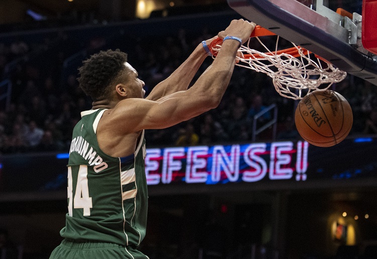 NBA密尔沃基雄鹿阿德托昆博的赛场动态