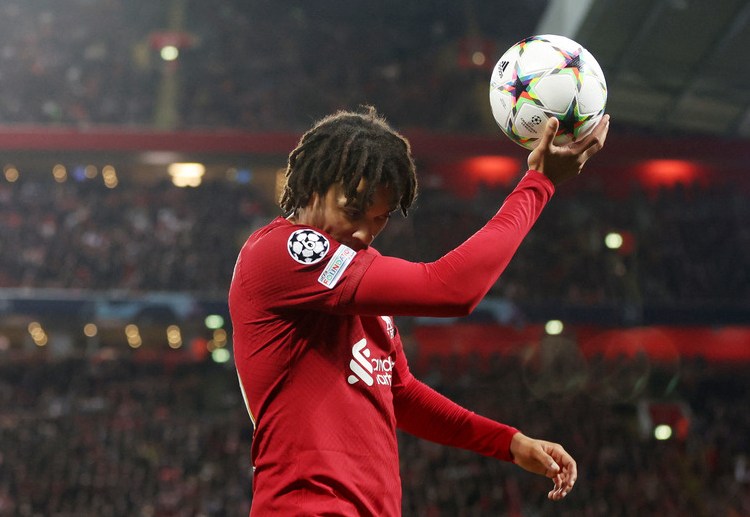 လာလီဂါ ထိပ်သီး ကလပ်ဟာ အာနိုးလ်ကို ပြီးခဲ့တဲ့လက ဆက်သွယ်ခဲ့ထားခဲ့ပြီး လစ်ဗာပူး ကြယ်ပွင့် ကလည် ဆန်တီယာဂို ဘာနေဗျူးကို ပြောင်းရွှေ့ဖို့ စိတ်ဝင်စားကြောင်း ပြသထားခဲ့ပါတယ်။