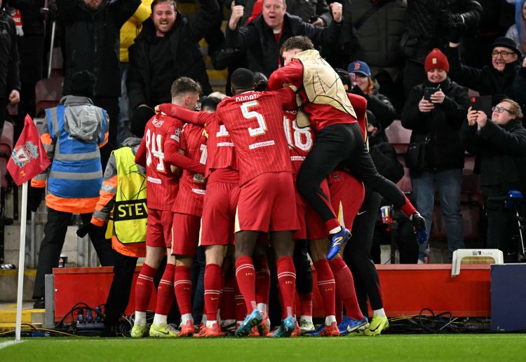 လက်ရှိ ပရီးမီးယားလိဂ် အမှတ်ပေးဇယား ထိပ်ဆုံး ရပ်တည်နေတဲ့ လစ်ဗာပူးလ် ကတော့ မန်စီးတီး နိမ့်နေချိန်မှာ ရမှတ် ထပ်ဖြတ်ဖို့ ကြိုးစားပါလိမ့်မယ်။