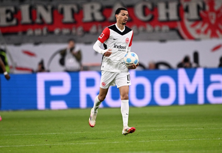 ဒါ့အပြင် အိဆက်ခ်ဟာ ပရီးမီးယားလိဂ် ကလပ် အာဆင်နယ်ကို ပြောင်းရွှေ့ချင်တာကြောင့် ဘာစီလိုနာ၊ လစ်ဗာပူးလ်၊ ချဲလ်ဆီး တို့ရဲ့ စိတ်ဝင်စားမှုတွေ ကိုတောင် ငြင်းဆန် ပယ်ချထားတယ်လို့လည်း သိရပါတယ်။