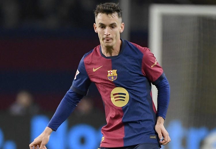 အာဆင်နယ် ကတော့ လာလီဂါ ကလပ် ဘာစီလိုနာ ကွင်းလယ်လူ မာ့ခ် ကာဆာဒိုကို ခေါ်ယူဖို့ အတွက် ချဲလ်ဆီးနဲ့ အပြိုင် ကြိုးပမ်းသွားဖို့ ရှိနေပါတယ်။