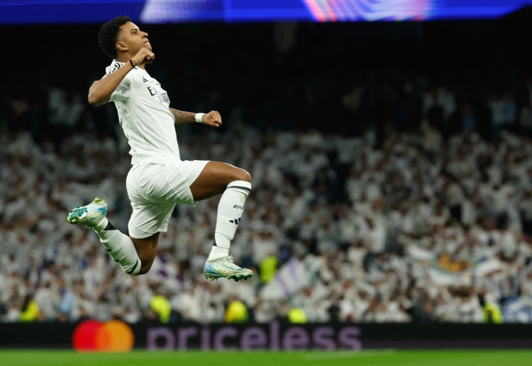 အူစမန်နီဒမ်ဘီလီကိုတော့ပရီးမီးယားလိဂ်ထိပ်သီးလစ်ဗာပူးလ်ကလည်းစိတ်ဝင်စားနေကြောင်းသတင်းတွေထွက်ပေါ်နေပါတယ်။