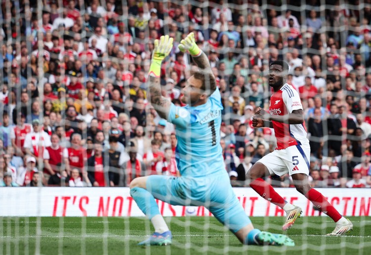 Premier League: Arsenal tiếp tục tấn công nghèo nàn