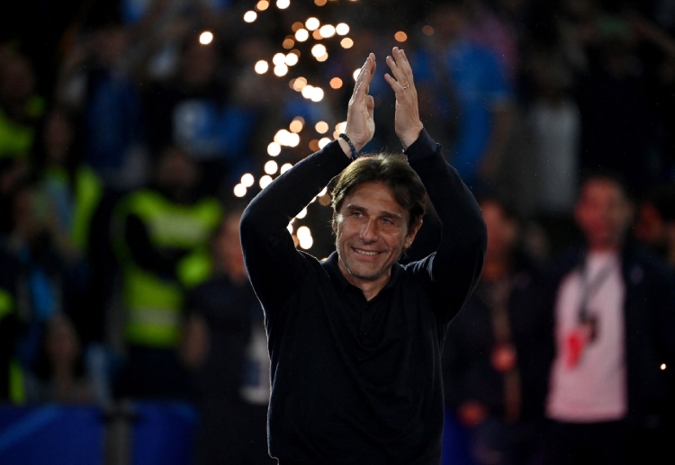 တစ်ဖက်မှာ အင်တာမီလန် ကတော့ တစ်ယောက်လျော့ ကိုမိုကို အဝေးကွင်းမှာ ၀-၂ ရလဒ်နဲ့ အနိုင်ရခဲ့ပေမယ့် နာပိုလီရဲ့ နိုင်ပွဲကြောင့် စီးရီးအေ ချန်ပီယံဆုနဲ့ လွဲချော်ခဲ့ရပါတယ်။