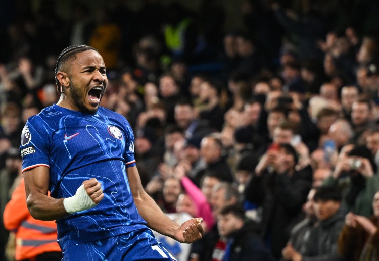 ဘွန်ဒက်စ်လီဂါ ကလပ် ဘေယန်မြူးနစ်ရဲ့ ပစ်မှတ် ကစားသမားကို မန်ချက်စတာယူနိုက်တက်၊ လစ်ဗာပူးလ်၊ ပီအက်စ်ဂျီ၊ အက်တလက်တီကိုမက်ဒရစ်နဲ့ ဝက်စ်ဟမ်းယူနိုက်တက် တို့ကလည်း စိတ်ဝင်စားနေကြပါတယ်။