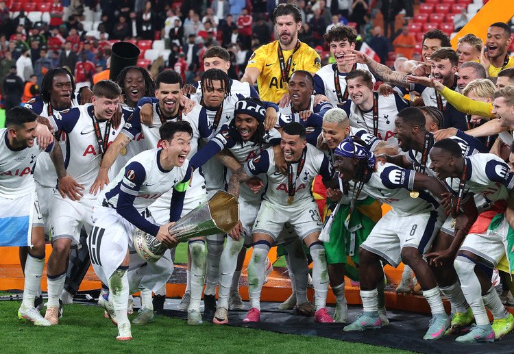 欧洲联赛 在热刺多年坚守后，32岁的队长孙兴慜终于迎来首冠，赛后泪流不止。