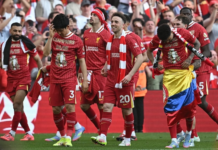 လစ်ဗာပူးလ်ဟာ ဒီရာသီ ပရီးမီးယားလိဂ် ပွဲစဉ် ၃၄ ပွဲ ကစားပြီးချိန်မှာ ရမှတ် ၈၂ မှတ်နဲ့ ဇယား ထိပ်ဆုံးမှာ ရပ်တည်ပြီး ဒုတိယ နေရာက အာဆင်နယ်ကို ၁၅ မှတ် အထိ ဖြတ်ကာ လက်ကျန် ၄ ပွဲ အလိုမှာပဲ ချန်ပီယံ ဖြစ်ခဲ့တာပါ။