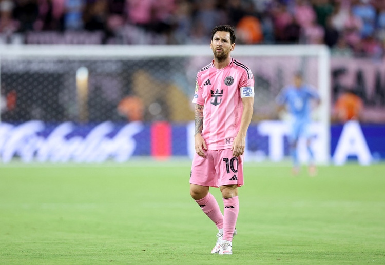 မည်သို့ပင် ဆိုစေကာမူ နှစ်သင်းစလုံး ကတော့ ပုံစံသစ်နဲ့ ပြောင်းလဲ ကျင်းပခဲ့တဲ့ ဖီဖာ ကလပ် ကမ္ဘာ့ဖလား မှာတော့ အုပ်စု အဆင့်နဲ့ပဲ လှည့်ပြန်ခဲ့ရပြီ ဖြစ်ပါတယ်။