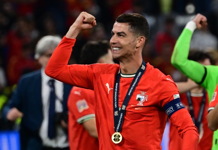 လက်ရှိမှာ မက်ဆီက ဆုဖလား အများဆုံး အဖြစ် ၄၆ လုံး ရရှိထားပြီး ဘောလုံးသမိုင်း တစ်လျှောက် အများဆုံး အဖြစ် စံချိန်တင်ထားပါတယ်။