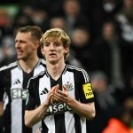 အာနေး ဆလော့တ် ကတော့ ဘော့ဘ် ပေစလေ နောက်ပိုင်း လစ်ဗာပူးလ်ကို ပရီးမီးယားလိဂ် ချန်ပီယံဆုကို နှစ်နှစ် ဆက်တိုက် ရယူပေးနိုင်ဖို့ ကြိုးပမ်းနေပြီး ပြောင်းရွှေ့ကြေး အသုံးစရိတ် ကလည်း အတိုင်းအဆ မရှိကြောင်း သိရပါတယ်။