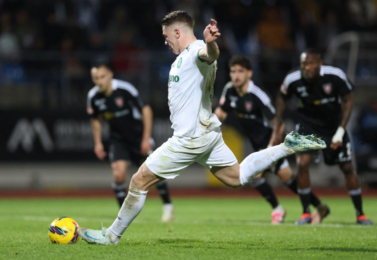 ဒီအသင်းတွေထဲမှာ ယိုကီးရက်စ်က ပရီးမီးယားလိဂ် ကလပ် အာဆင်နယ်နဲ့ သတင်း ပိုထွက်ခဲ့ပြီး အာဆင်နယ်က ဆွီဒင်သားထက် ဘင်ဂျာမင် ဆက်စ်ကို ကိုသာ ခေါ်ယူချင်ခဲ့ပါတယ်။