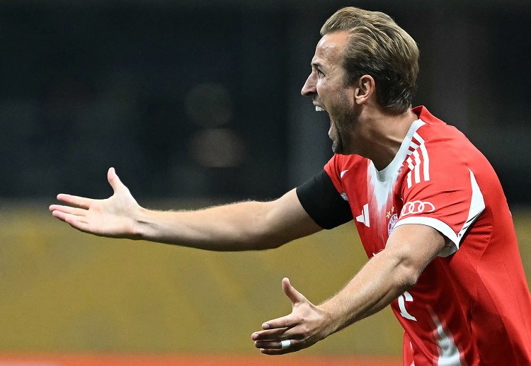 လက်ရှိအချိန်ထိ ပရီးမီးယားလိဂ် သမိုင်းတစ်လျှောက် ဂိုးသွင်း အများဆုံး ကစားသမား အဖြစ် အလန်ရှီးယားက ရပ်တည်နေပြီး သွင်းဂိုး ၂၆၀နဲ့ စံချိန်တင်ထားပါတယ်။