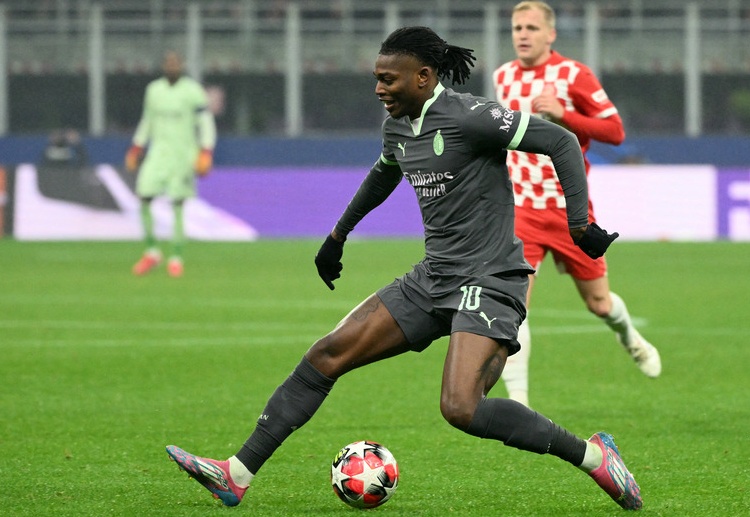 ဒါ့အပြင် လာလီဂါ ကလပ်ဟာ အေစီမီလန် တိုက်စစ်မှူး ရာဖေးလ် လီယောင် ကိုလည်း ပစ်မှတ် အဖြစ် ထည့်သွင်း စဉ်းစားနေကြောင်း SPORT က ဖော်ပြပါတယ်။