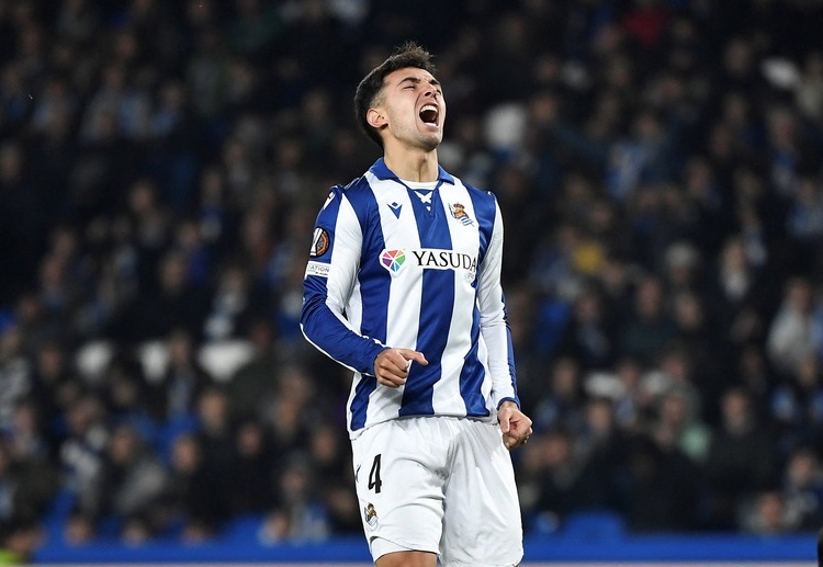 ဒါကို အာဆင်နယ် ပရိသတ်တွေ အနေနဲ့ သဘောကျခြင်း မရှိပဲ လာမယ့် ရာသီ မှာတော့ ပရီးမီးယားလိဂ် အပါအဝင် ဆုဖလား အောင်မြင်မှုတွေ ရရှိဖို့ မျှော်လင့်နေကြပါတယ်။