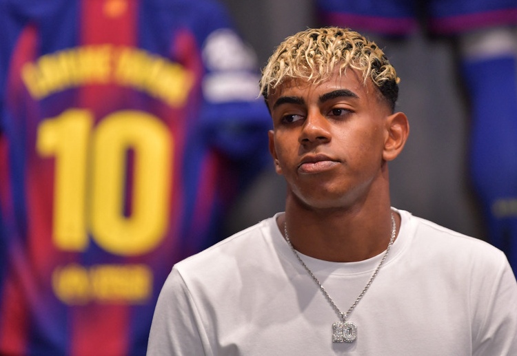 အမ်ဘာပေးဟာ ပီအက်စ်ဂျီမှာ ကျောနံပါတ် ၇ ကို ဝတ်ဆင် ကစားခဲ့ပြီး လာလီဂါ ကလပ် မှာတော့ ကျောနံပါတ် ၉ ကို ဝတ်ဆင် ကစားနေပါတယ်။