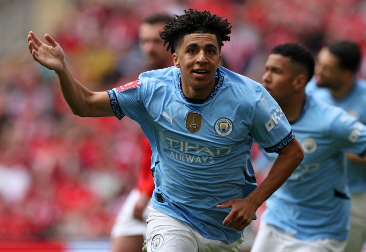 ရီကို လီဝစ် ကိုတော့ ပရီးမီးယားလိဂ် အပါအဝင် ဥရောပ တစ်ဝှမ်းမှာ ရှိတဲ့ ထိပ်တန်း ကလပ် များစွာက စိတ်ဝင်စားနေကြောင်း သိရပါတယ်။