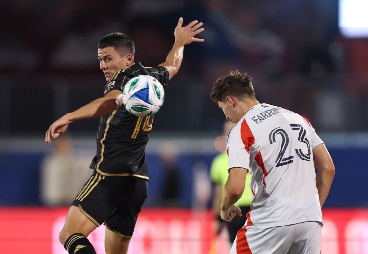 美职联   洛根·法林顿为达拉斯FC扳回一城。