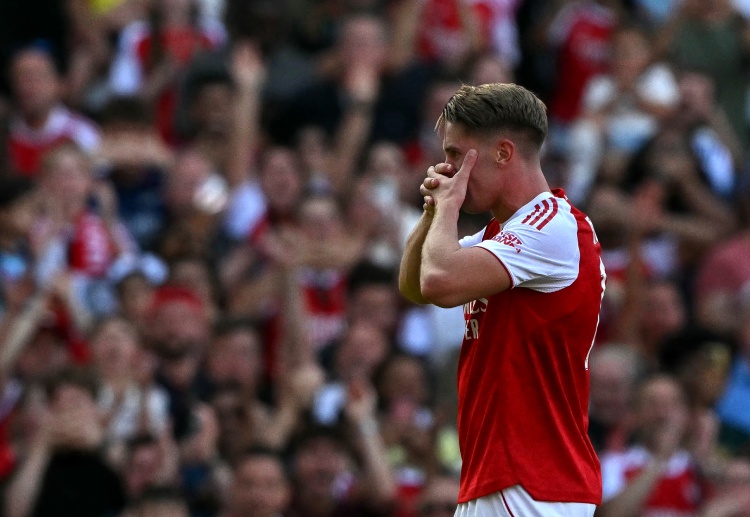 ယူနိုက်တက်ဟာ ပြီးခဲ့တဲ့ ရာသီက အာဆင်နယ်နဲ့ တွေ့ဆုံမှု ၃ ကြိမ်မှာ အက်ဖ်အေဖလားမှာ ပင်နယ်တီနဲ့ ၁ ကြိမ်နိုင်၊ ပရီးမီးယားလိဂ် မှာတော့ တစ်ကြိမ် ရှုံးပြီး တစ်ကြိမ် သရေကျခဲ့ပါတယ်။