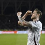 ဒါပေမယ့်လည်း အေဂျက်စ်ဟာ အင်တာမီလန်နဲ့ ချန်ပီယံလိဂ်မှာ တွေ့ဆုံချိန်တိုင်း ရုန်းကန်ခဲ့ရပြီး သမိုင်းတစ်လျှောက် ၁ ကြိမ်သာ အနိုင်ရခဲ့ဖူးပြီး ကျန် ၄ ကြိမ်မှာ ၃ ကြိမ် ရှုံးခဲ့ပါတယ်။