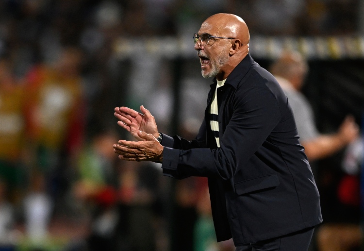 Luis de la Fuente issuing instructions from the dugout during Spain’s World Cup 2026 qualifying clash with Bulgaria