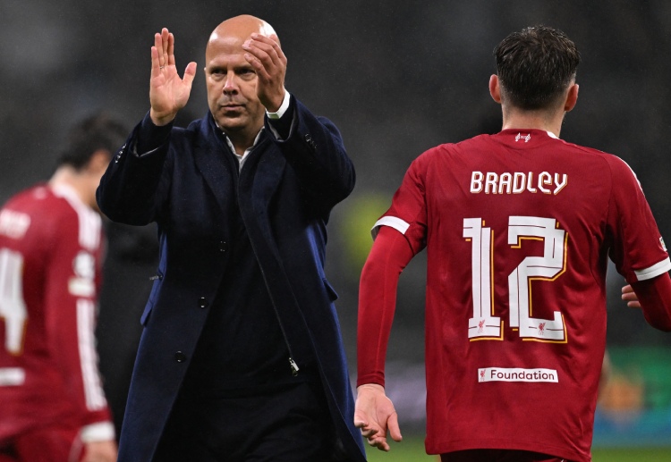 အိဆက်ခ်က ပရီးမီးယားလိဂ်မှာ ၄ ပွဲ၊ ခရာဘောင်ဖလားမှာ ၁ ပွဲ၊ ချန်ပီယံလိဂ်မှာ ၃ ပွဲ ကစားခွင့်ရထားပေမယ့် ခရာဘောင်ဖလား ပွဲစဉ်မှာ တစ်ဂိုးသာ သွင်းယူထားနိုင်ပါတယ်။