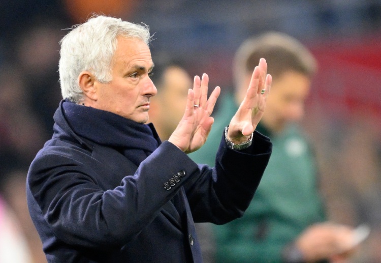 欧冠联赛 本菲卡客场2比0战胜阿贾克斯，穆里尼奥首次带队取得欧冠首胜。