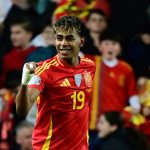 လက်ရှိမှာတော့ စပိန်က အုပ်စု ပွဲစဉ် ၄ ပွဲစလုံး ရာနှုန်းပြည့် အနိုင်ရထားပြီး လာမယ့် ပွဲကို အနိုင်ရလိုက်တာနဲ့ တိုက်ရိုက် ကမ္ဘာ့ဖလား ခြေစစ်ပွဲ အောင်မြင်တော့မှာ ဖြစ်ပါတယ်။