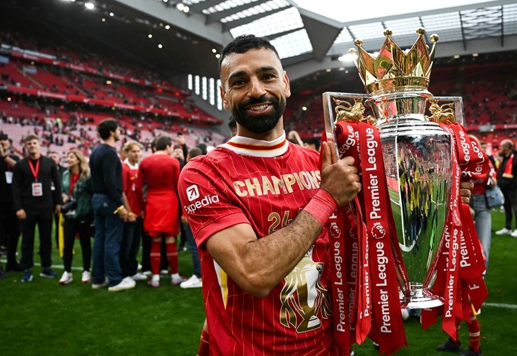 တကယ်တမ်းလည်း ပရီးမီးယားလိဂ်မှာ လက်ရှိ ကမ္ဘာ့အကောင်းဆုံး အသင်းတွေ ယှဉ်ပြိုင်ကစားနေပြီး အာဆင်နယ်၊ ယူနိုက်တက်၊ လစ်ဗာပူးလ်၊ မန်စီးတီး၊ စပါး၊ ချဲလ်ဆီး တို့လို အသင်းတွေ ရှိနေတာ ဖြစ်ပါတယ်။