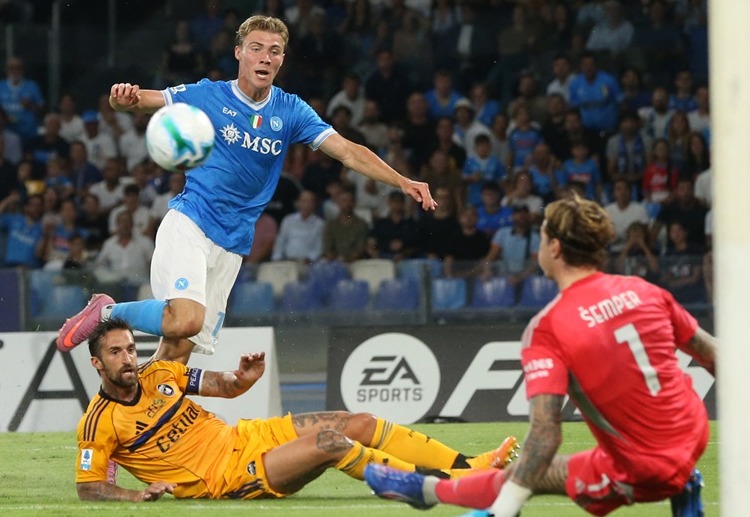 欧冠联赛 那不勒斯主帅孔蒂预计将继续倚重状态出色的霍伊伦德（欧冠8场打入7球），希望他能在主场带领球队全取三分。