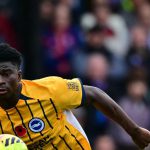 ဒါကြောင့် ယူနိုက်တက်က ကွင်းလယ်ပိုင်းကို မဖြစ်မနေ သွေးသစ်လောင်းဖို့ လိုအပ်လာပြီး ပရီးမီးယားလိဂ်နဲ့ အသားကျပြီး ဖြစ်သလို ခြေစွမ်းပြနေတဲ့ ကစားသမားတွေကို စောင့်ကြည့်နေတာ ဖြစ်ပါတယ်။