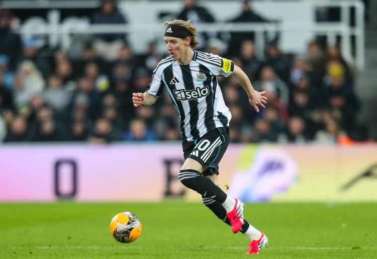 အာဆင်နယ် ကတော့ ပရီးမီးယားလိဂ် ပြိုင်ဘက် နယူးကာဆယ်ရဲ့ အင်္ဂလန် တောင်ပံ ကစားသမား အန်သိုနီ ဂေါ်ဒွန်ကို နွေရာသီ အပြောင်းအရွှေ့မှာ ခေါ်ယူဖို့ စိတ်ဝင်စားနေပါတယ်။