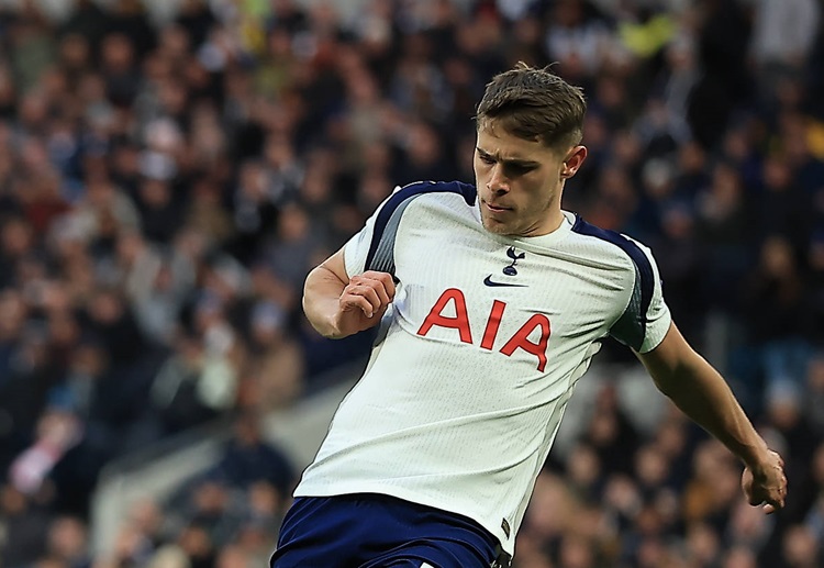 လစ်ဗာပူးလ် ကတော့ ပရီးမီးယားလိဂ် ပြိုင်ဘက် တော့တင်ဟမ်ဟော့စပါးရဲ့ ဗဟိုနောက်ခံလူ မစ်ကီ ဗန်ဒီဗန်ကို ယူရို သန်း ၉၀ (ပေါင် ၇၈ သန်း) နဲ့ ကမ်းလှမ်းဖို့ စဉ်းစားနေပါတယ်။