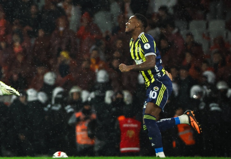 အခုအခါမှာတော့ သူ့ကို ပရီးမီးယားလိဂ် အသင်းတွေ ဖြစ်တဲ့ နယူးကာဆယ်နဲ့ စပါး တို့က ခေါ်ယူဖို့ စိတ်ဝင်စားနေကြပါတယ်။