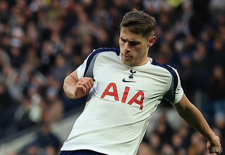 တော့တင်ဟမ်ဟော့စပါး နောက်ခံလူ မစ်ကီ ဗန်ဒီဗန်ကို ပရီးမီးယားလိဂ် ပြိုင်ဘက် လစ်ဗာပူးလ် အပြင် မန်ချက်စတာယူနိုက်တက် ကပါ ခေါ်ယူဖို့ စောင့်ကြည့်နေပါတယ်။