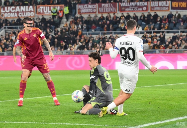 Mile Svilar salah satu kiper terbaik di Serie A musim ini