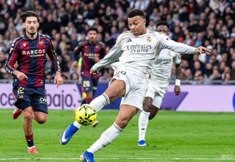 စပိန် မီဒီယာတွေနဲ့ ပရိသတ်တွေက အမ်ဘာပေးဟာ လာလီဂါ ကလပ် ရီးရဲလ်မက်ဒရစ် အတွက် အပြည့်အဝ မကစားဘဲ ကမ္ဘာ့ဖလား အတွက်ပဲ အင်အား ချန်ထားမှာကို စိုးရိမ်နေကြပါတယ်။