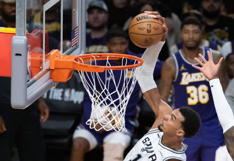 NBA 击败火箭