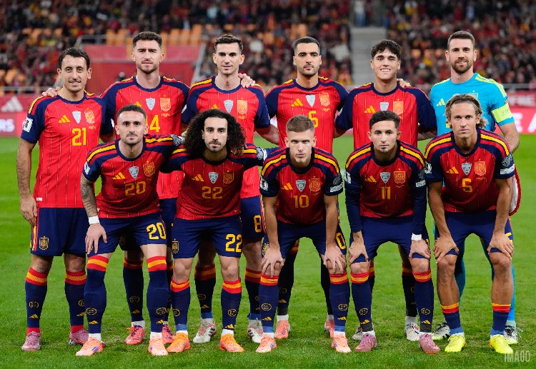 လက်ရှိ စပိန် လက်ရွေးစင် အသင်းရဲ့ လူစာရင်း ကတော့ ကမ္ဘာ့ဖလား ပြိုင်ပွဲဝင် တခြားသော အသင်းတွေ အတွက် မတရားဘူးလို့ ထင်ရလောက်အောင်ကို တောင့်တင်းလွန်းနေပါတယ်။