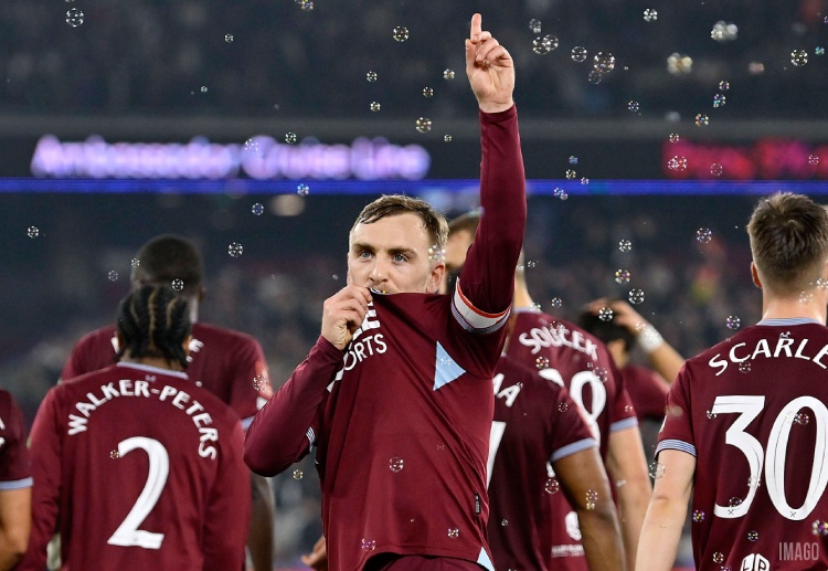 ဂျာရော့တ် ဘိုဝင်ဟာ ဒီရာသီ ပရီးမီးယားလိဂ် ၃၄ ပွဲတွင် ၈ ဂိုး သွင်း၊ ၁၀ ဂိုး ဖန်တီးထားပြီး ဝက်စ်ဟမ်း အသင်းမှာ ဂိုးပါဝင်ပတ်သက်မှု အများဆုံး ကစားသမား ဖြစ်နေပါတယ်။