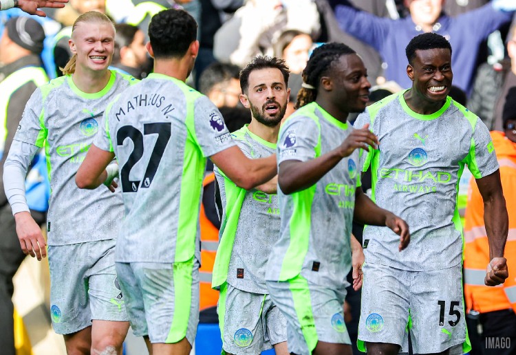 Premier League: Man City rút ngắn khoảng cách với Arsenal