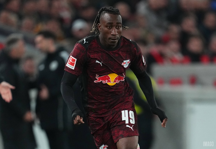 လိုက်ပ်ဇစ် တောင်ပံ ကစားသမား ယန်း ဒီယိုမန်ဒီကို ခေါ်ယူဖို့ အတွက် ပရီးမီးယားလိဂ် ကလပ် မန်ချက်စတာယူနိုက်တက်နဲ့ လစ်ဗာပူးလ်တို့ အပြိုင်အဆိုင် ဖြစ်နေကြပါတယ်။