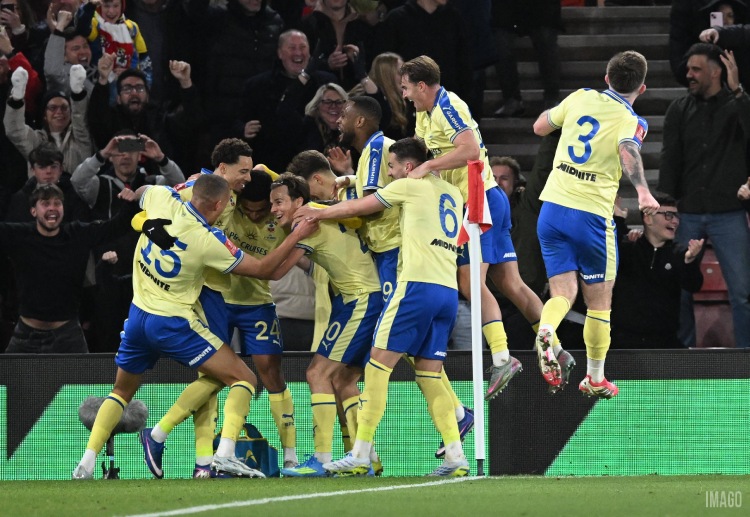 အာဆင်နယ်ဟာ ခရာဘောင်ဖလား ဗိုလ်လုပွဲမှာ မန်စီးတီးကို ပူပူနွေးနွေး ရှုံးထားတာမှ မကြာသေးပဲ အခုလို အက်ဖ်အေဖလားမှာ ဆက်ရှုံးခဲ့တာကြောင့် တော်တော်လေးလည်း အထိနာသွားမှာ သေချာပါတယ်။