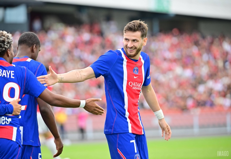 Khvicha Kvaratskhelia se prepara para ajudar o PSG a defender seu título da UEFA Super Cup